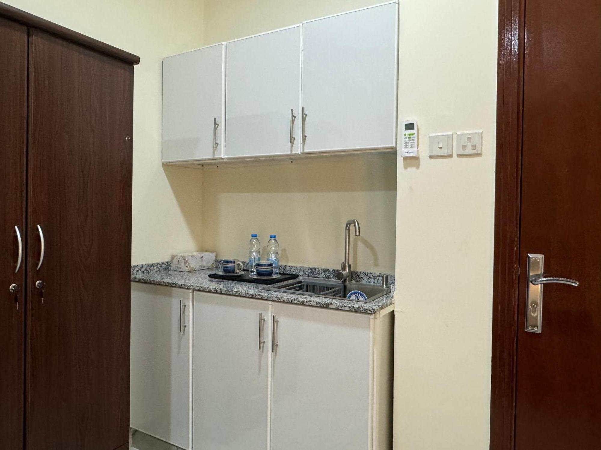 Brand New Furnished Near Union Metro Station